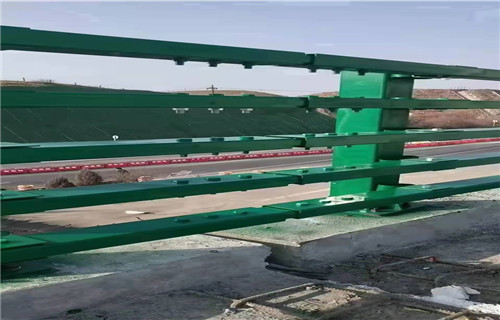 湖南怀化不锈钢碳素钢复合管道路护栏